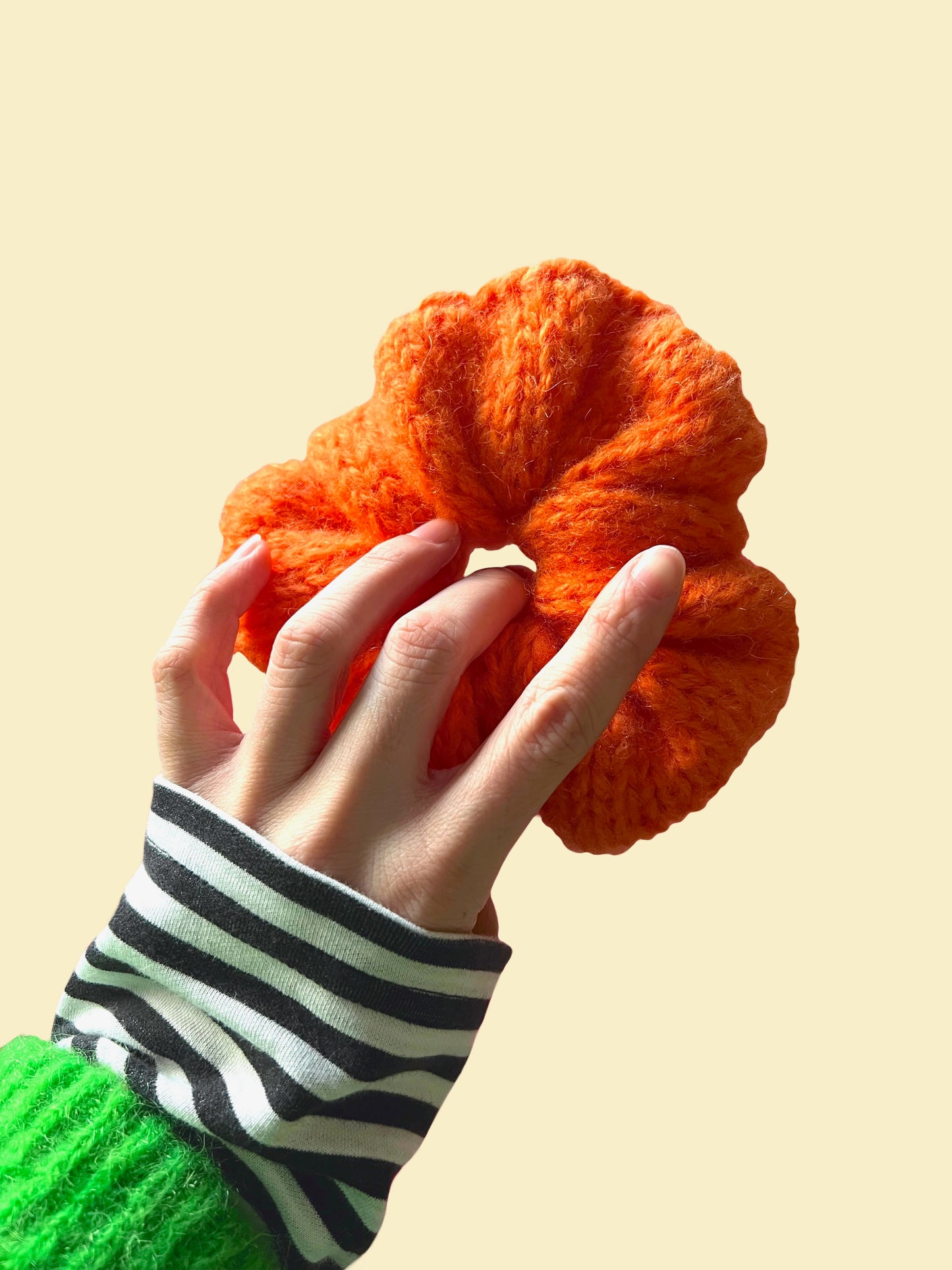 CLEMENTINE SCRUNCHIE