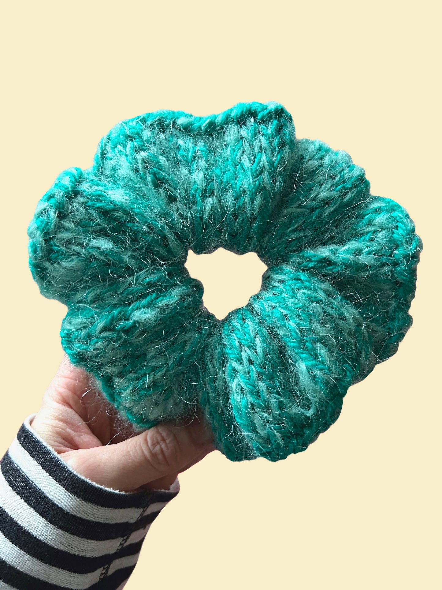 AFTERSUN SCRUNCHIE