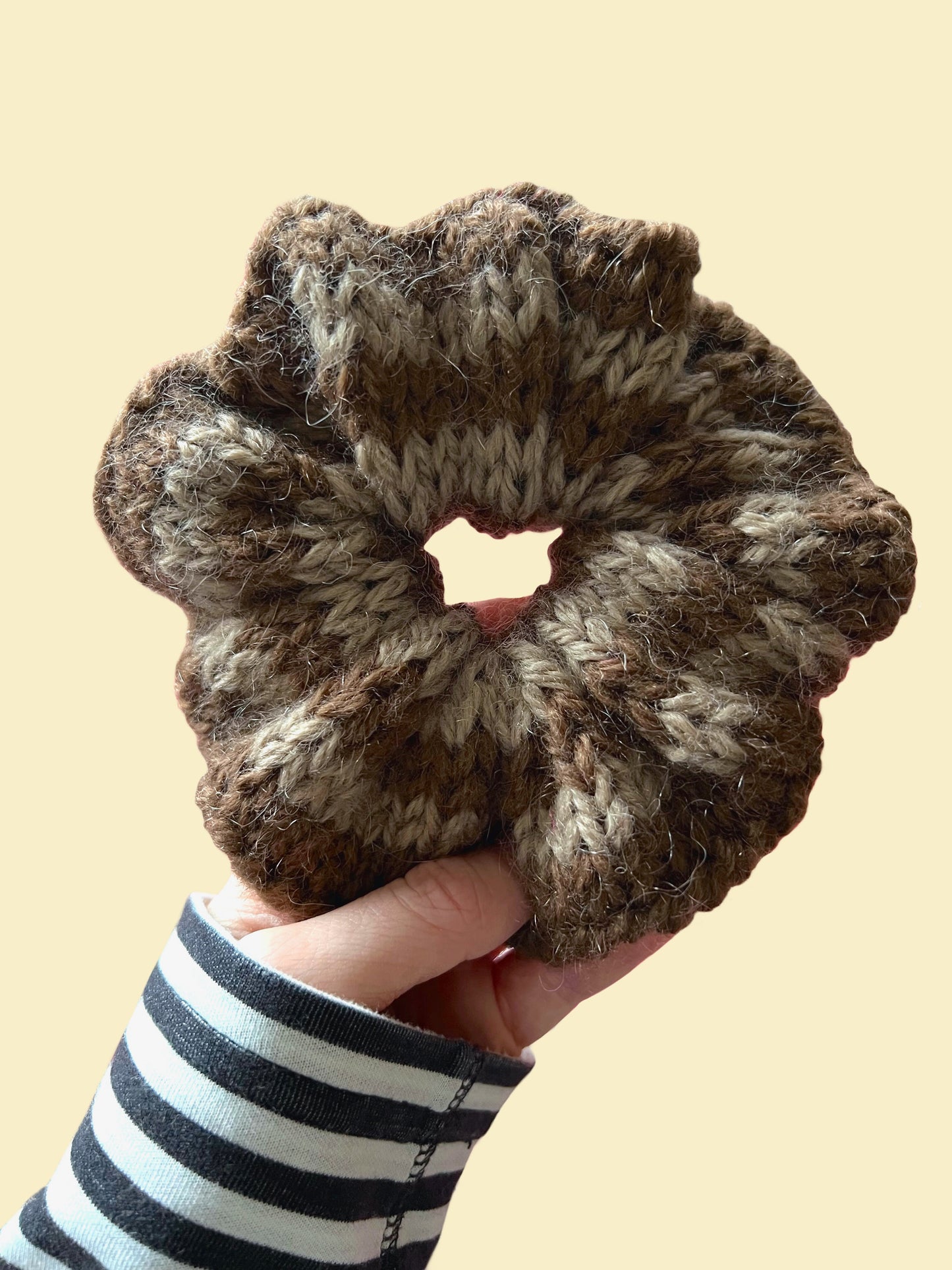 TOFFEE SCRUNCHIE