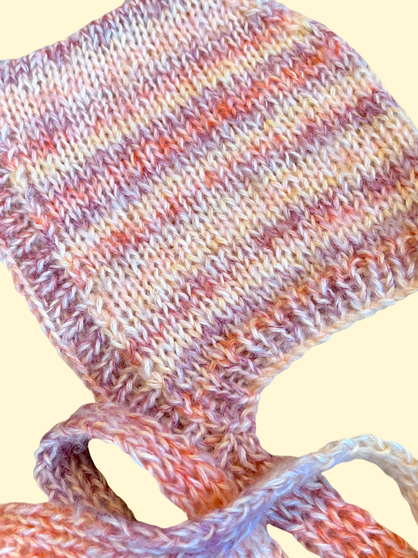 CARNELIAN BONNET